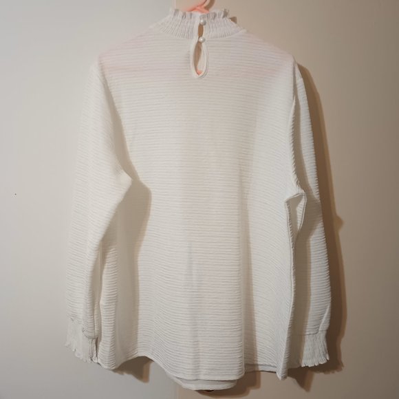 EUC ~ White DAZY Ruffle Neck Flounce Sleeve Blouse from Shein (Size: 1XL) - Picture 3 of 3